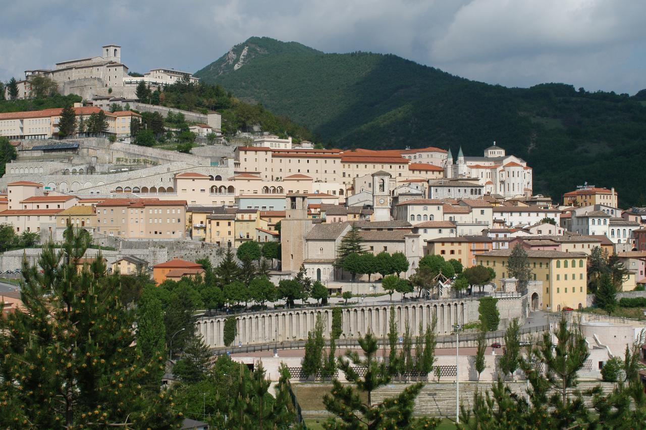 B&B Palazzo Sassatelli Cascia Eksteriør billede